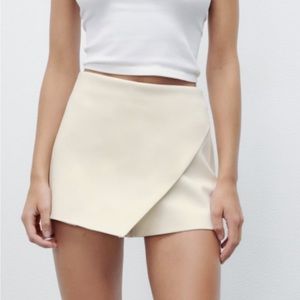 New/unworn Zara asymmetrical skirt/short size S